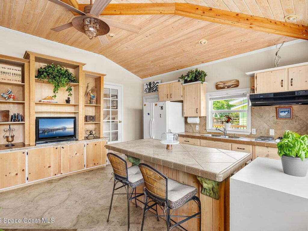 36 Vip Island, Grant, FL 32949