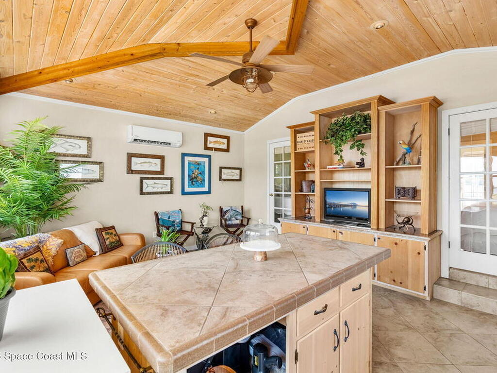 36 Vip Island, Grant, FL 32949