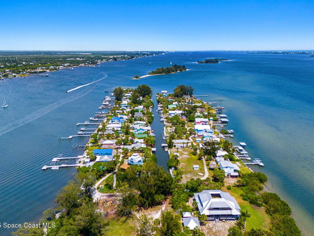 36 Vip Island, Grant, FL 32949