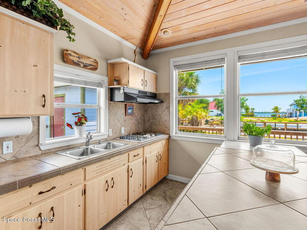 36 Vip Island, Grant, FL 32949