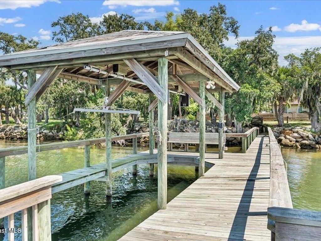 9140 S Tropical Trail, Merritt Island, FL 32952