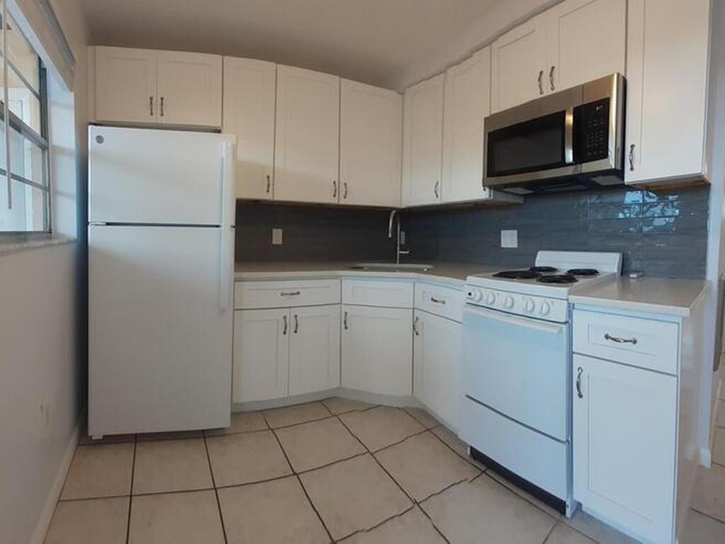 380 N Brevard Avenue, Cocoa Beach, FL 32931