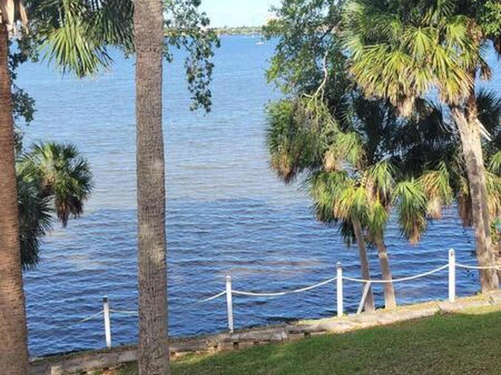 225 S Tropical Trail, Merritt Island, FL 32952