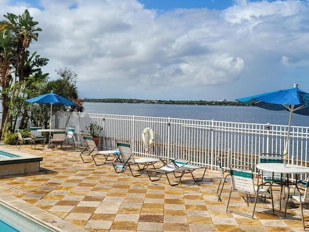 225 S Tropical Trail, Merritt Island, FL 32952