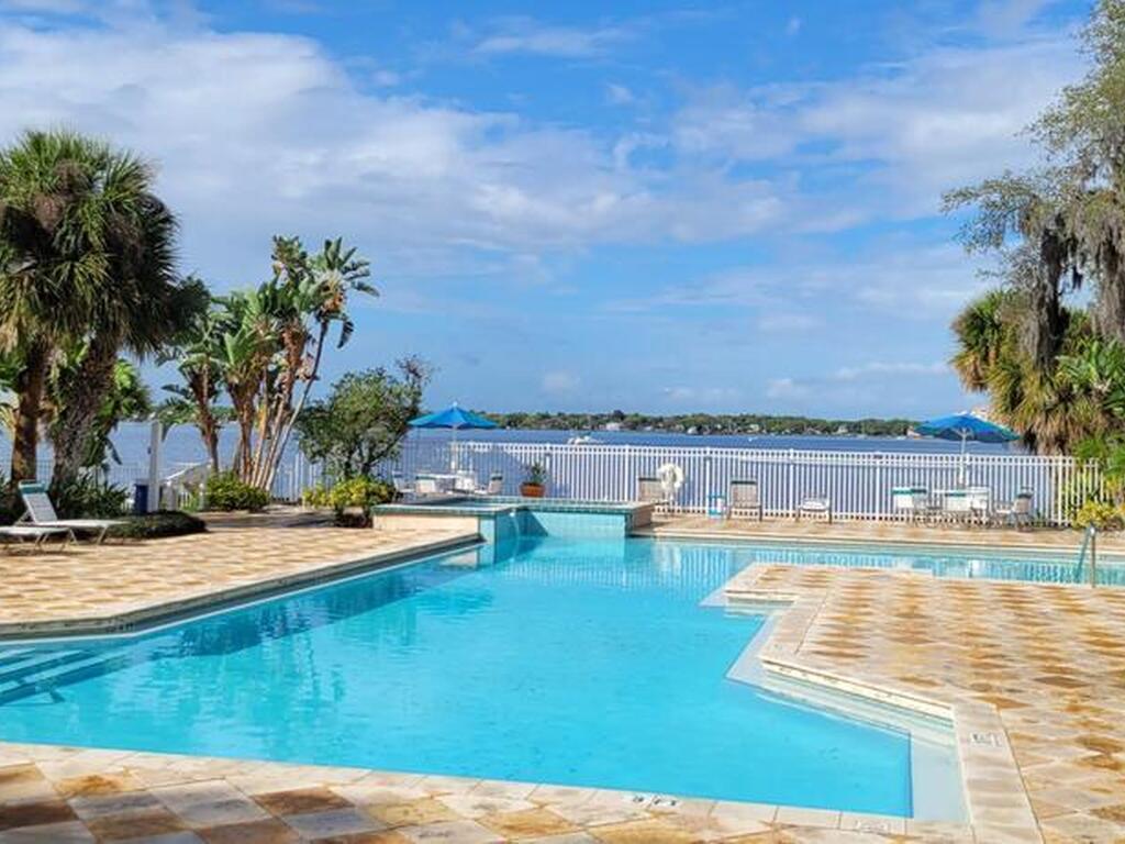 225 S Tropical Trail, Merritt Island, FL 32952