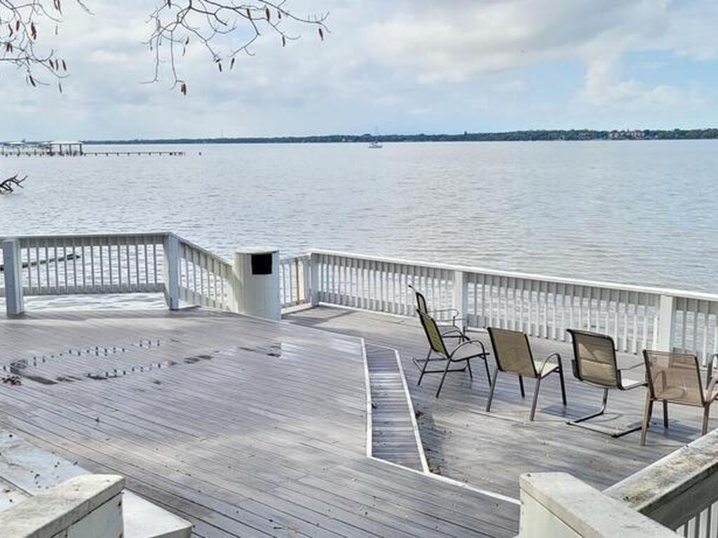 225 S Tropical Trail, Merritt Island, FL 32952