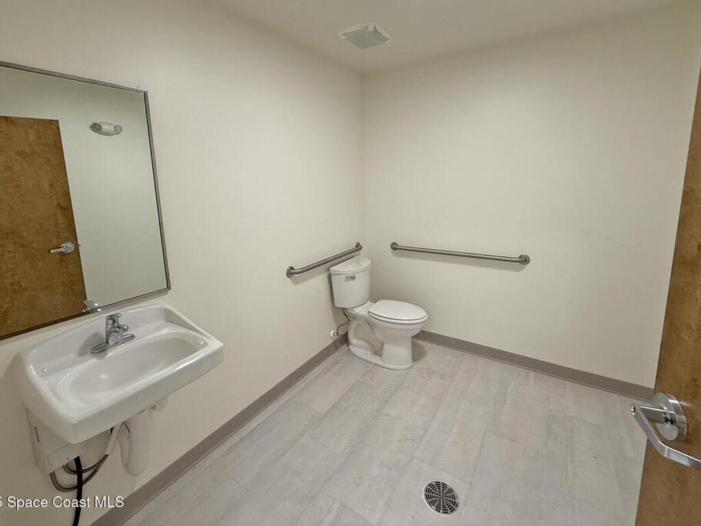 315 S Courtenay Parkway, Merritt Island, FL 32952