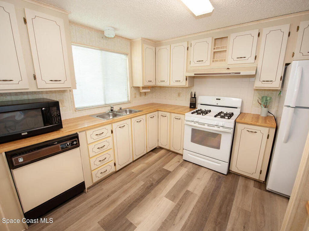 55726 Keith Street, Astor, FL 32102