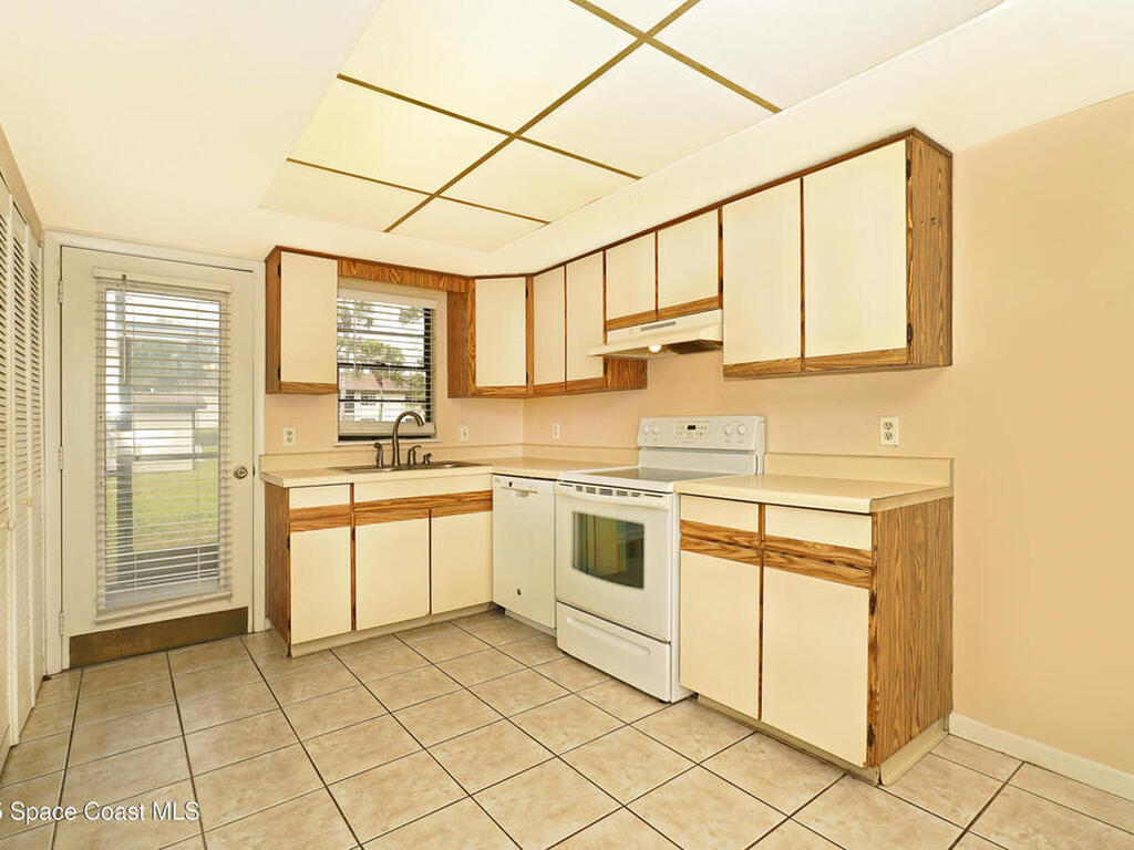 1515 Huntington Lane, Rockledge, FL 32955