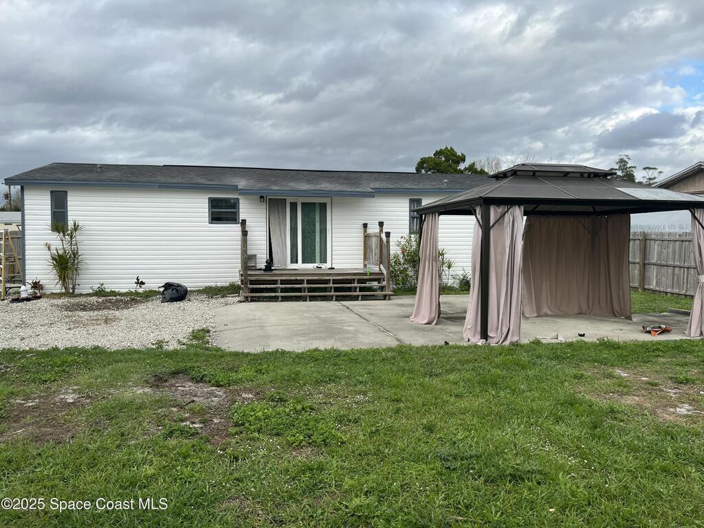 335 Saint Charles Avenue, Merritt Island, FL 32953