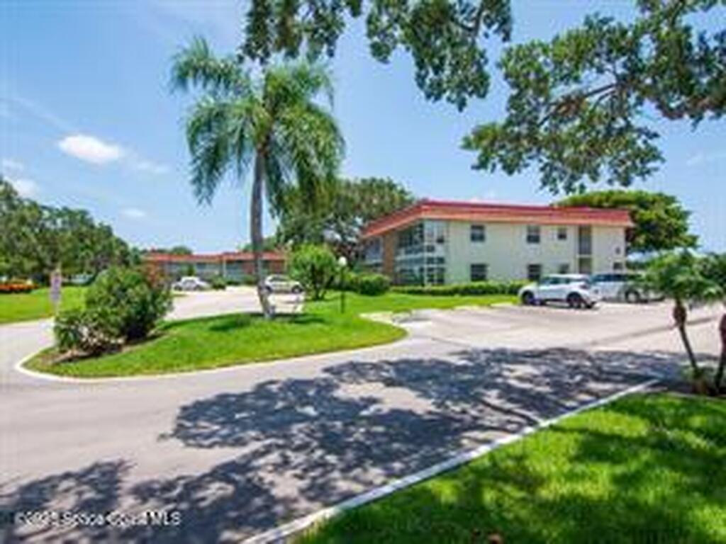 8 Vista Palm Lane, Vero Beach, FL 32962