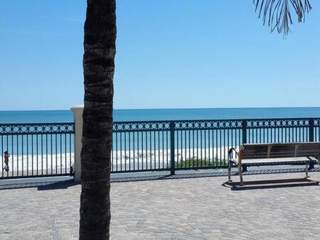 8 Vista Palm Lane, Vero Beach, FL 32962