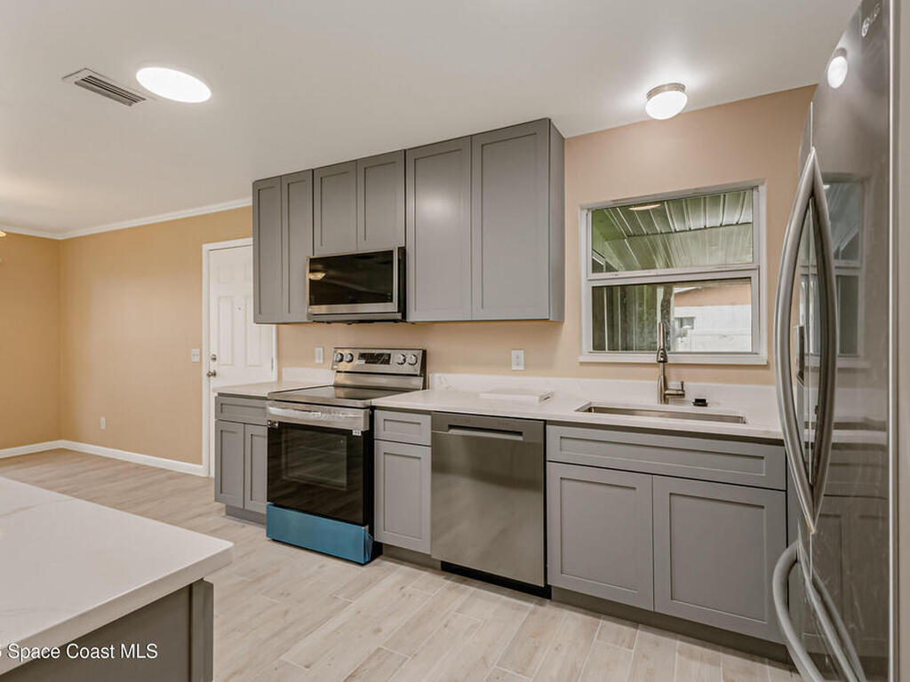 2356 Lakeview Drive, Melbourne, FL 32935