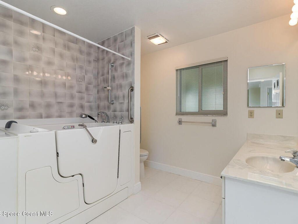 1375 Mayflower Avenue, Melbourne, FL 32940