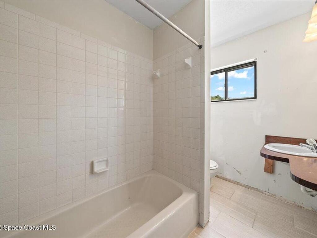 190 S Orlando Avenue, Cocoa Beach, FL 32931