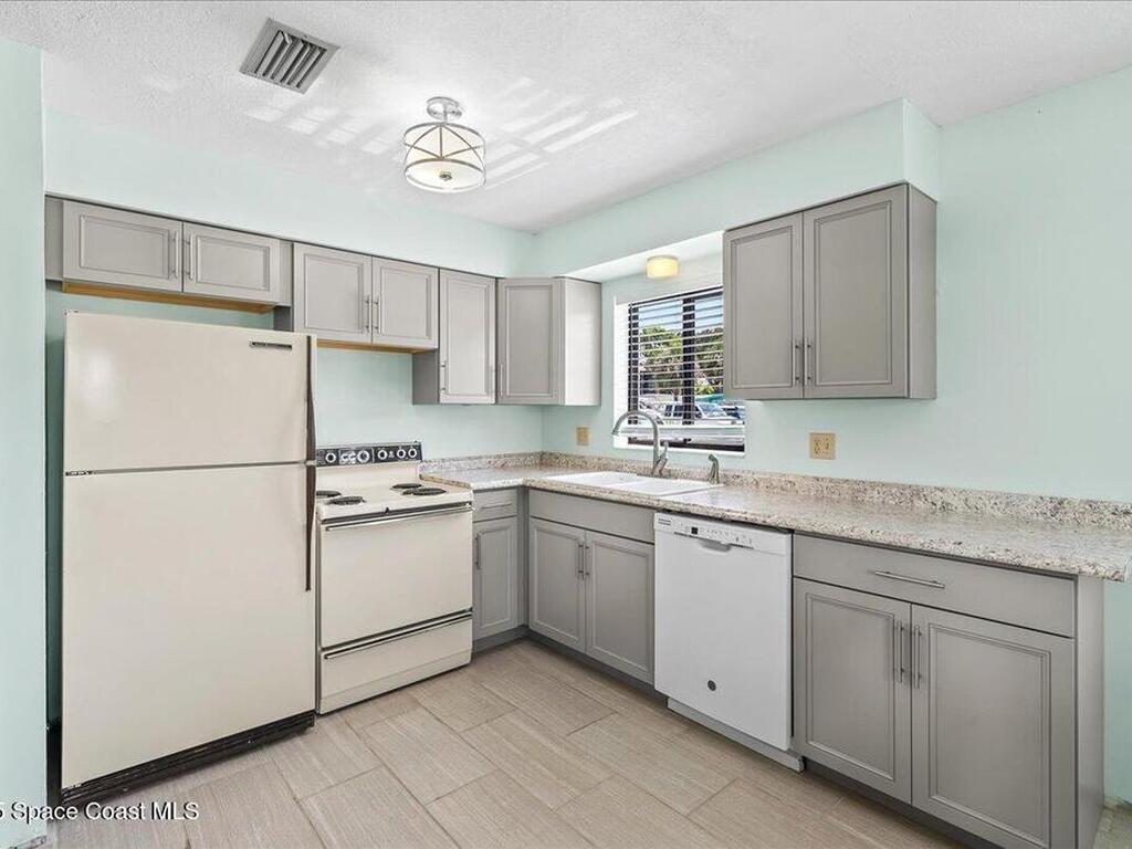 190 S Orlando Avenue, Cocoa Beach, FL 32931