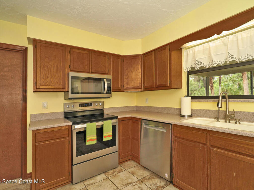 670 Kings Way, Merritt Island, FL 32953