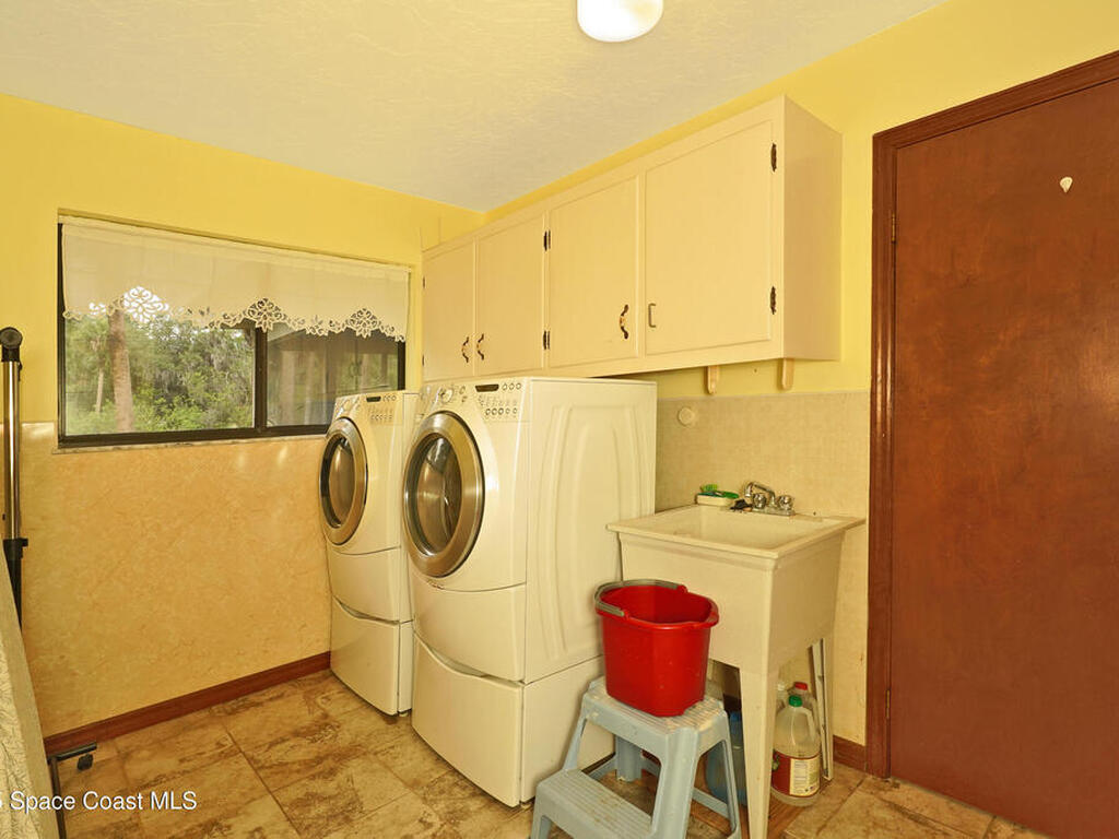 670 Kings Way, Merritt Island, FL 32953