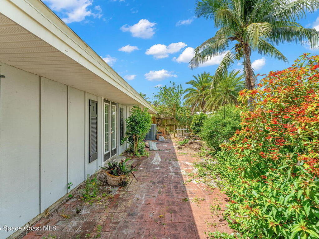 544 Solitaire Palm Drive, Indialantic, FL 32903