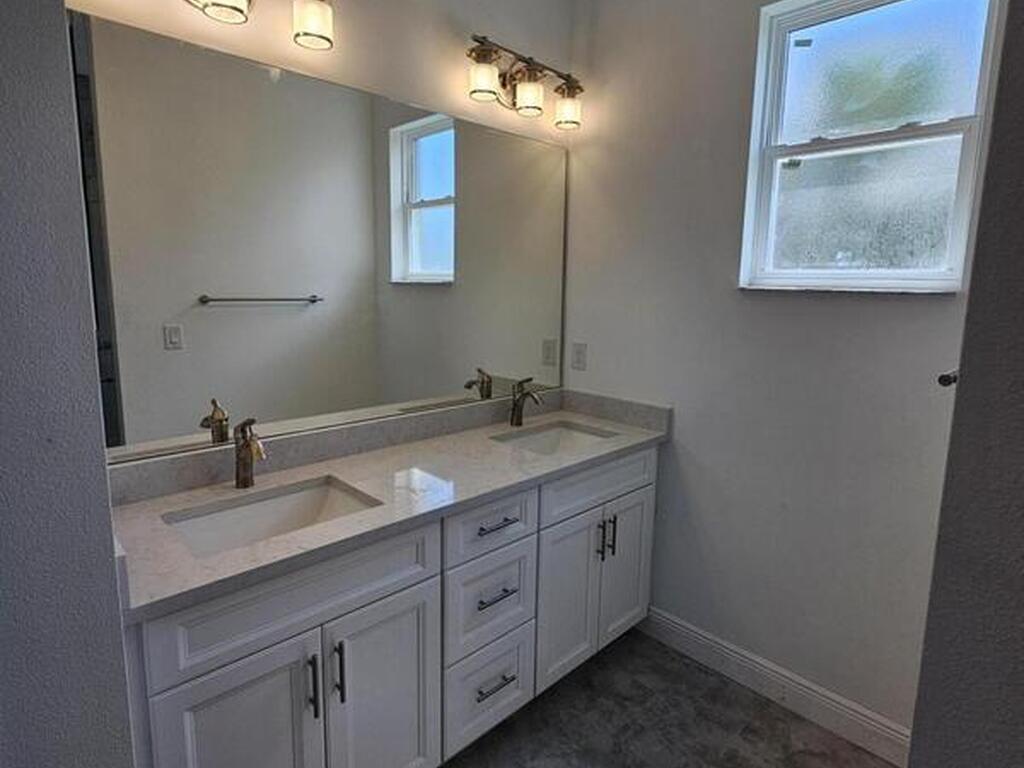 571 Fondulac Street, Palm Bay, FL 32908