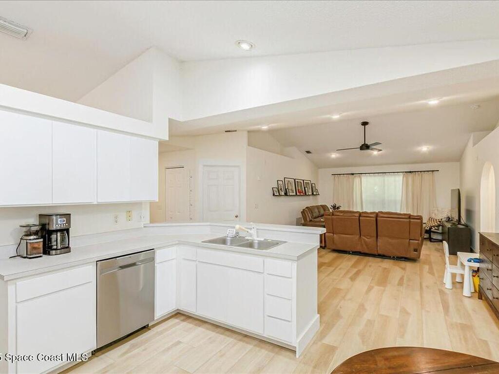 1362 York Circle, Melbourne, FL 32904