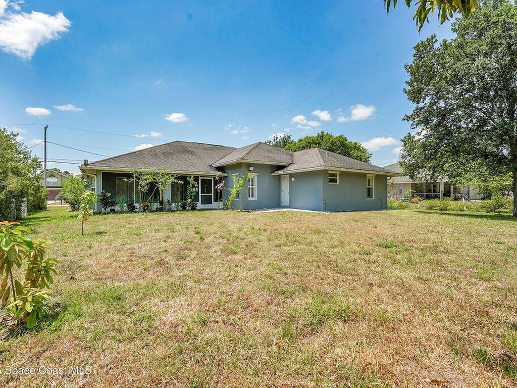 6107 NW Gause Avenue, Port St. Lucie, FL 34986