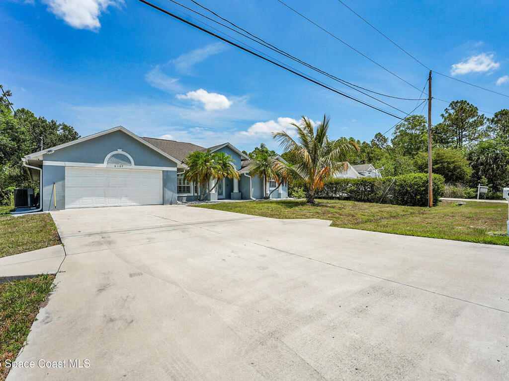 6107 NW Gause Avenue, Port St. Lucie, FL 34986