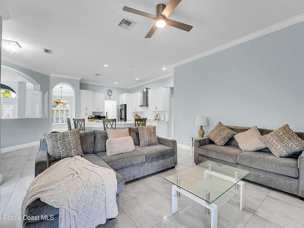 6107 NW Gause Avenue, Port St. Lucie, FL 34986