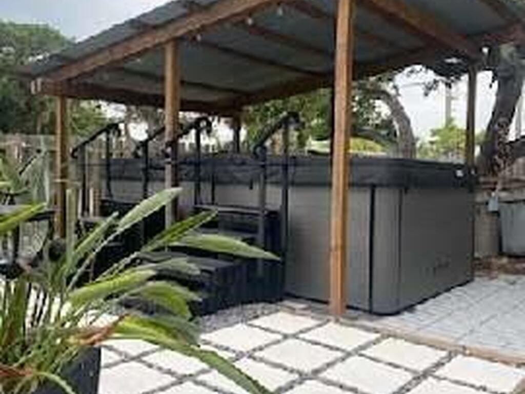 286 S Orlando Avenue, Cocoa Beach, FL 32931