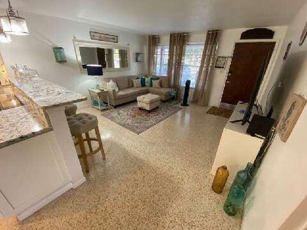 286 S Orlando Avenue, Cocoa Beach, FL 32931