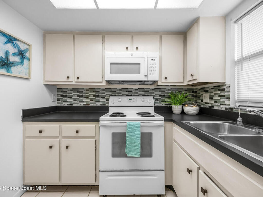 2334 Golf Lake Circle, Melbourne, FL 32935