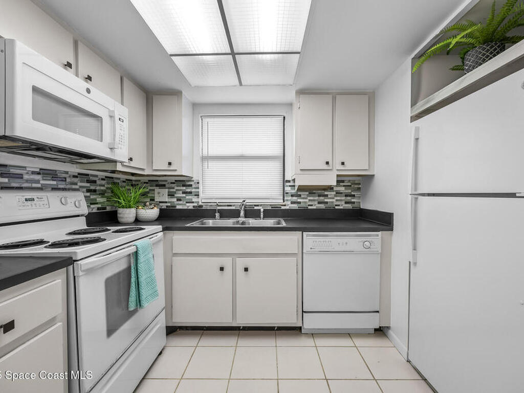 2334 Golf Lake Circle, Melbourne, FL 32935