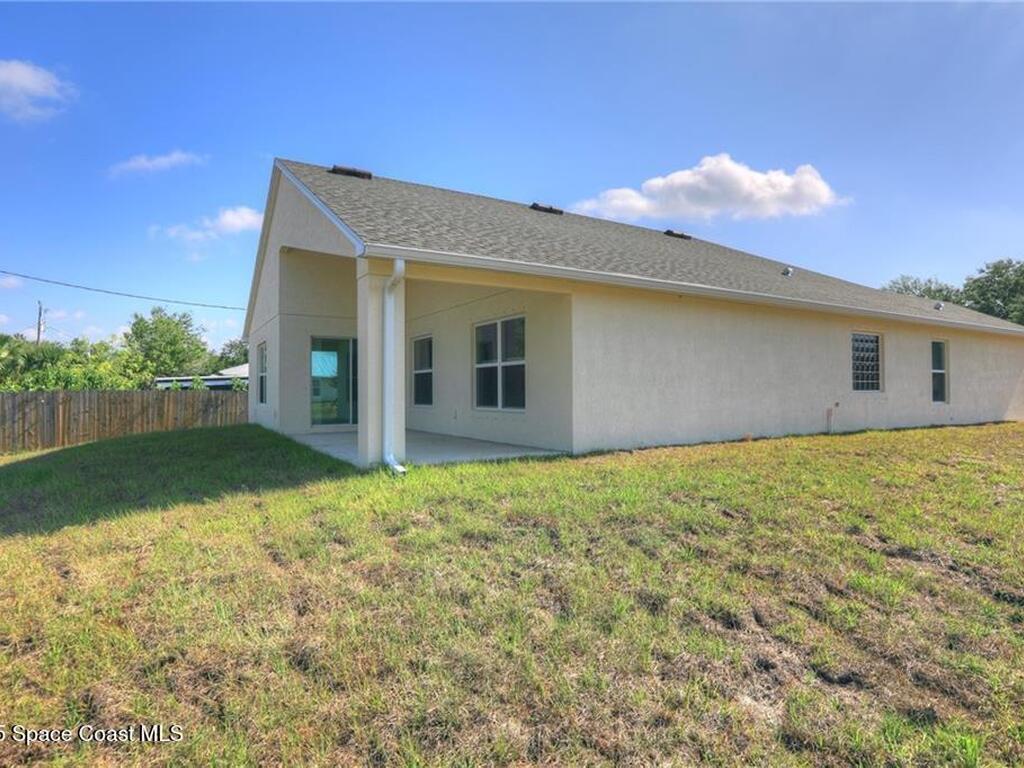 8415 99th Court, Vero Beach, FL 32967