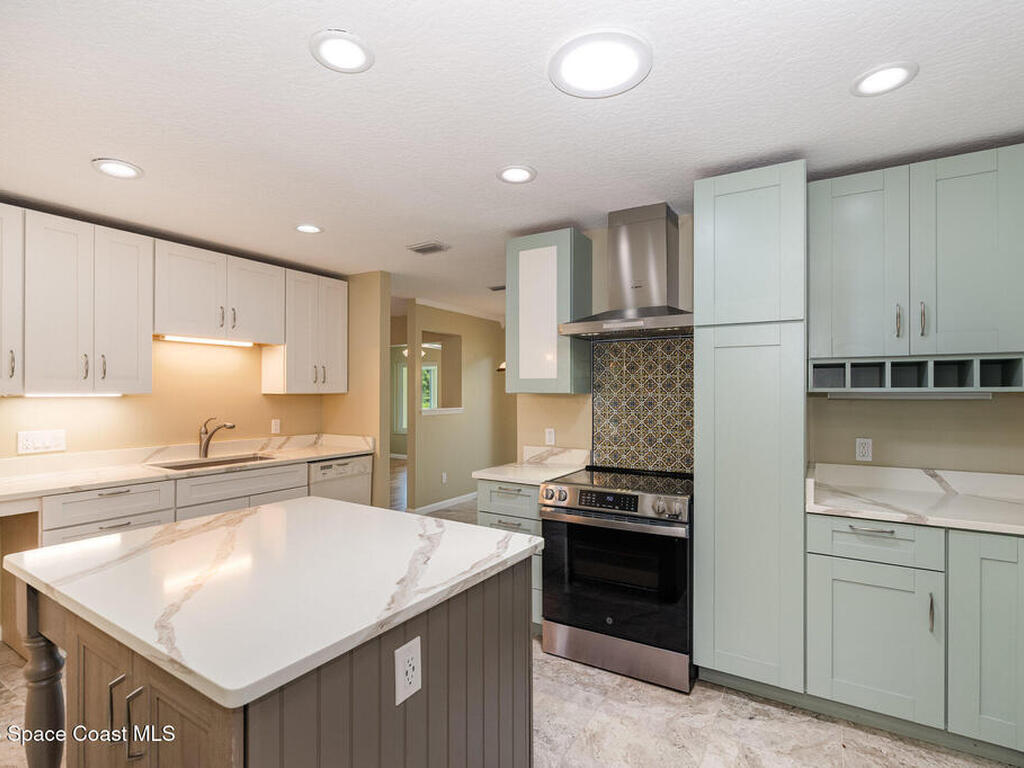 1355 Mayflower Avenue, Suntree, FL 32940