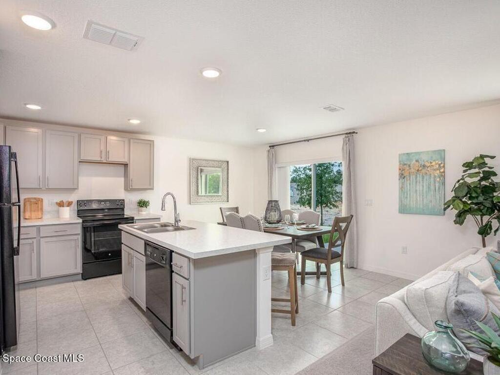 527 Hansare Street, Palm Bay, FL 32908