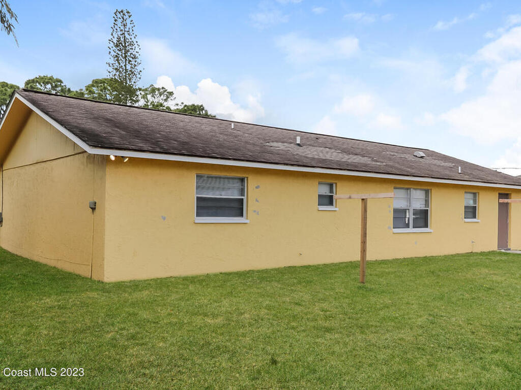 159 NW Avens Street, Port St. Lucie, FL 34986