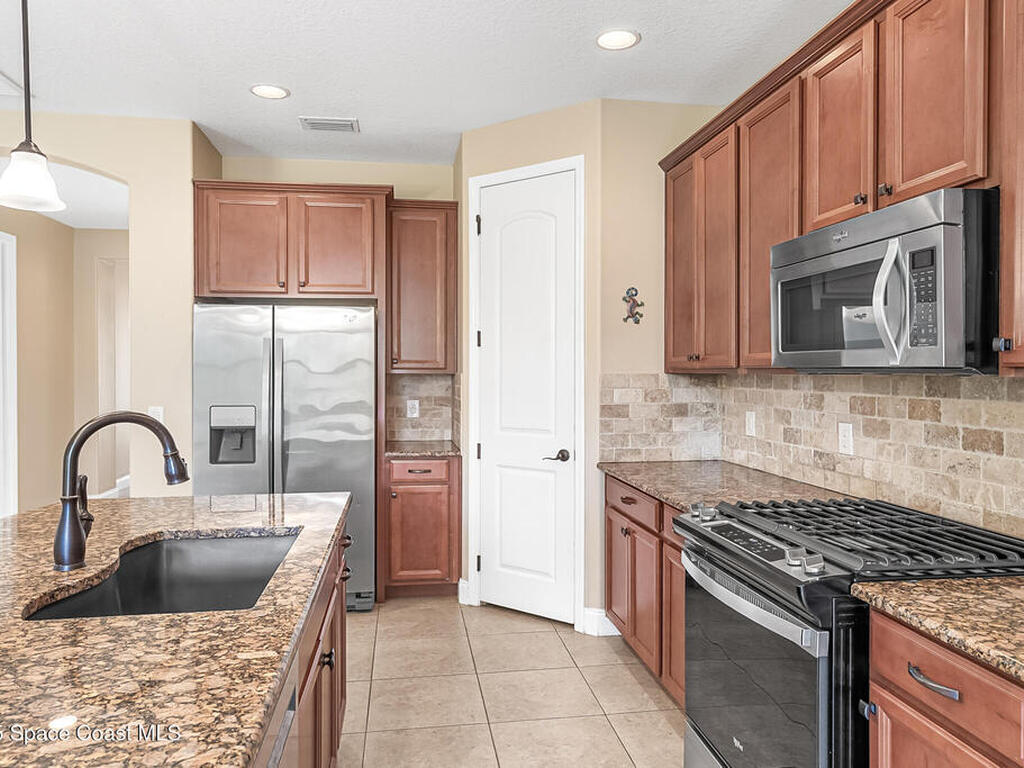 8582 Strom Park Drive, Melbourne, FL 32940