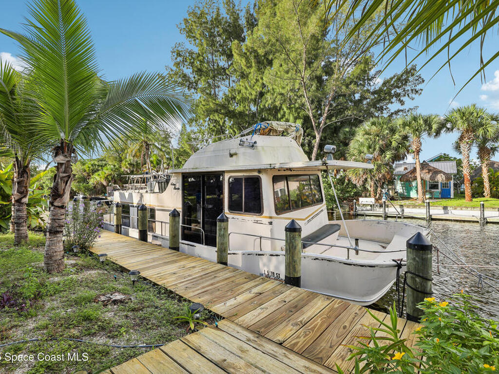 51 Vip Island, Grant-Valkaria, FL 32949