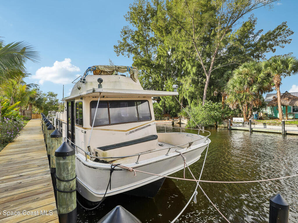 51 Vip Island, Grant-Valkaria, FL 32949