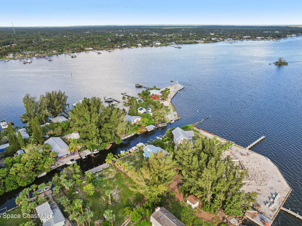 51 Vip Island, Grant-Valkaria, FL 32949