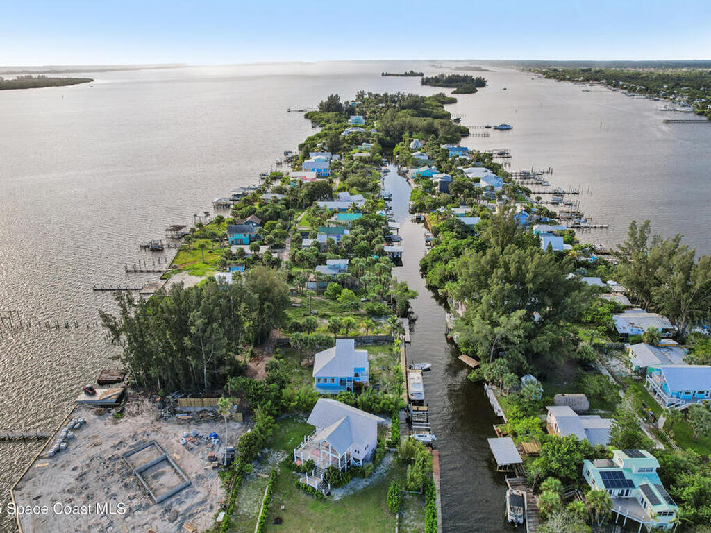 51 Vip Island, Grant-Valkaria, FL 32949