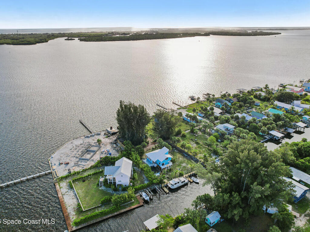 51 Vip Island, Grant-Valkaria, FL 32949