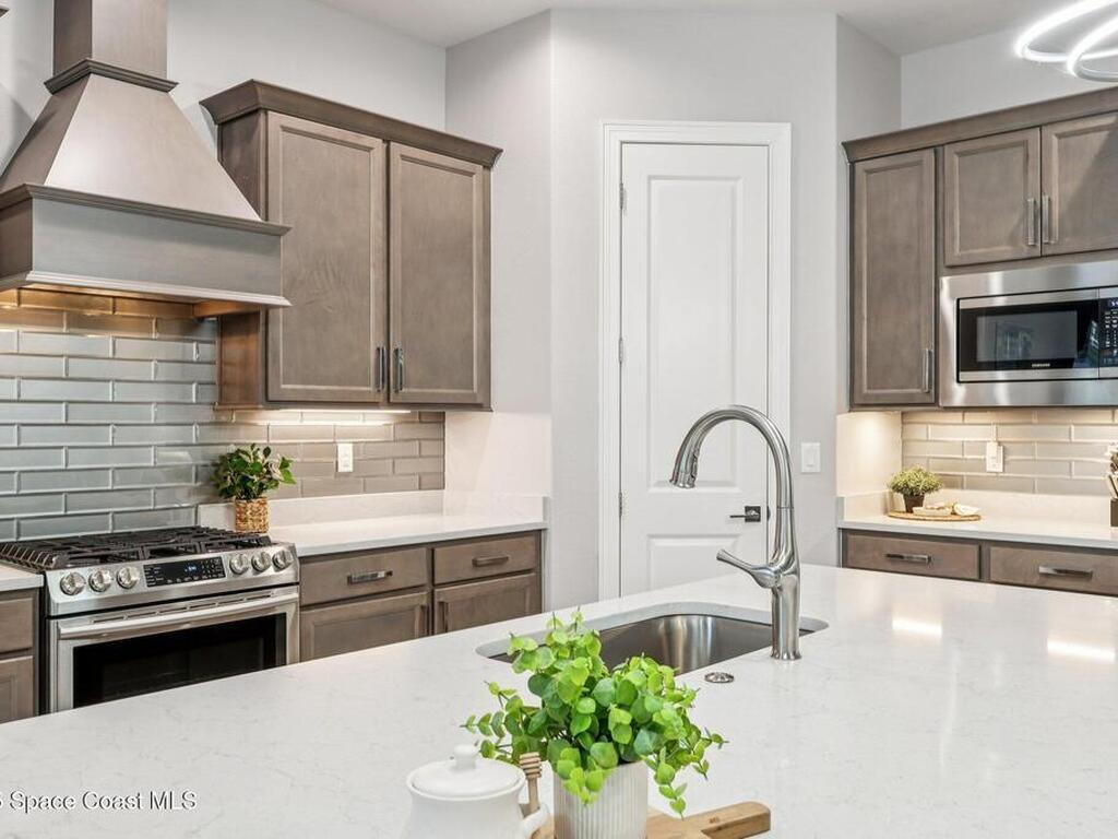 4090 Negal Circle, Melbourne, FL 32901