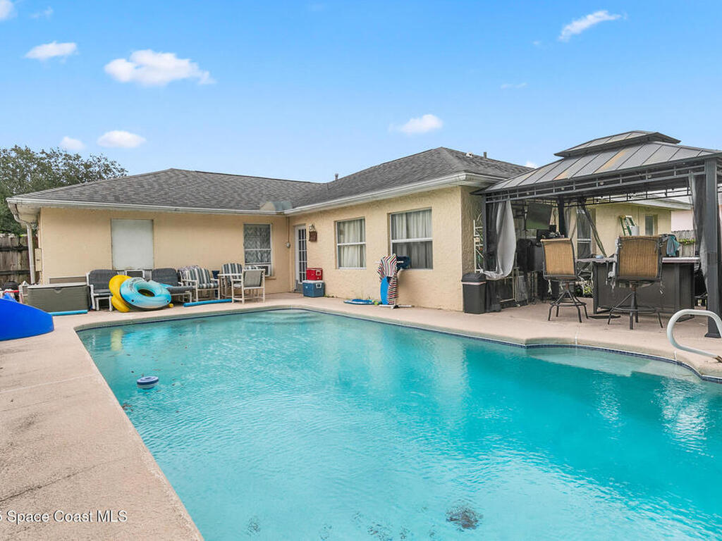 823 Hunters Creek Drive, Melbourne, FL 32904