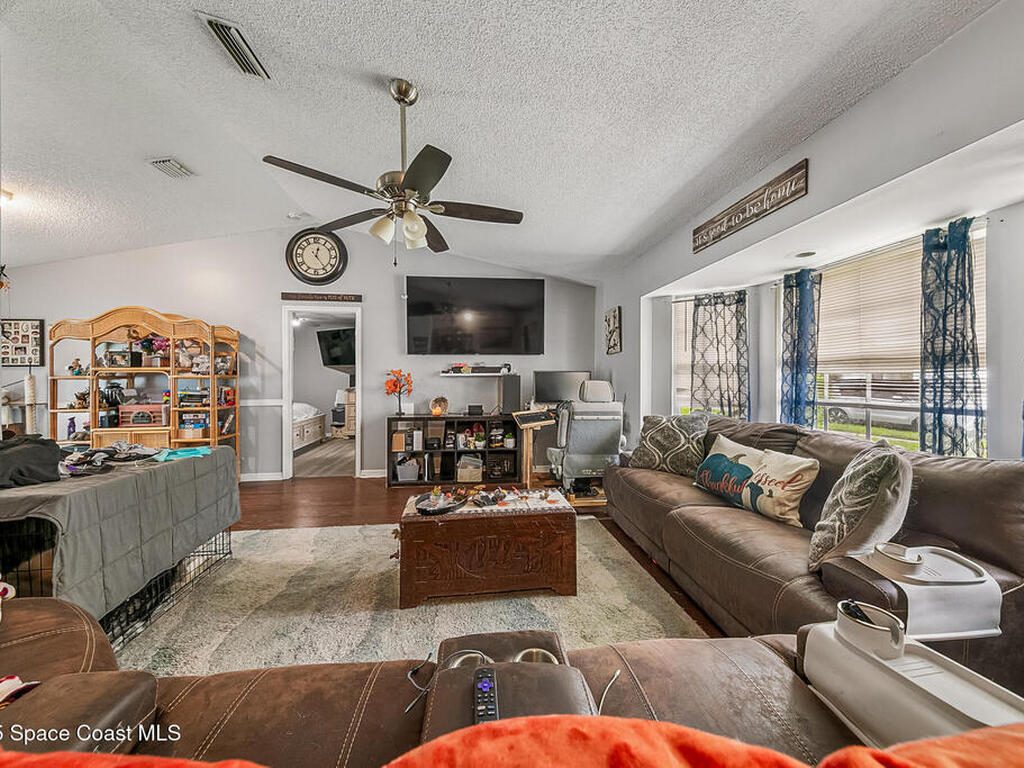 823 Hunters Creek Drive, Melbourne, FL 32904