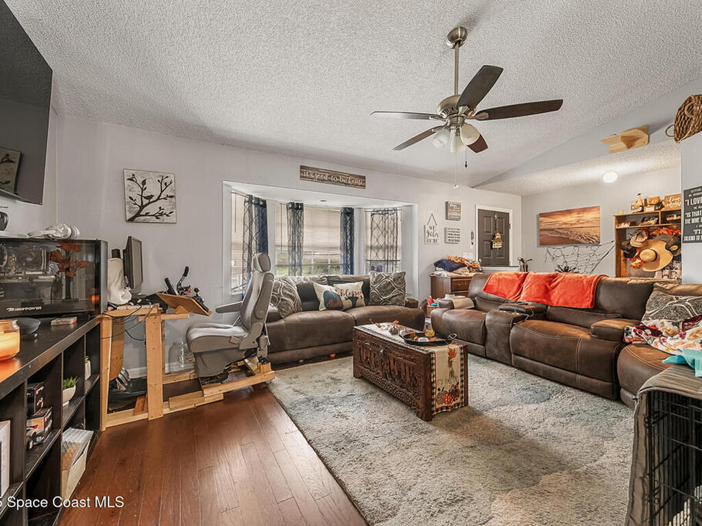 823 Hunters Creek Drive, Melbourne, FL 32904