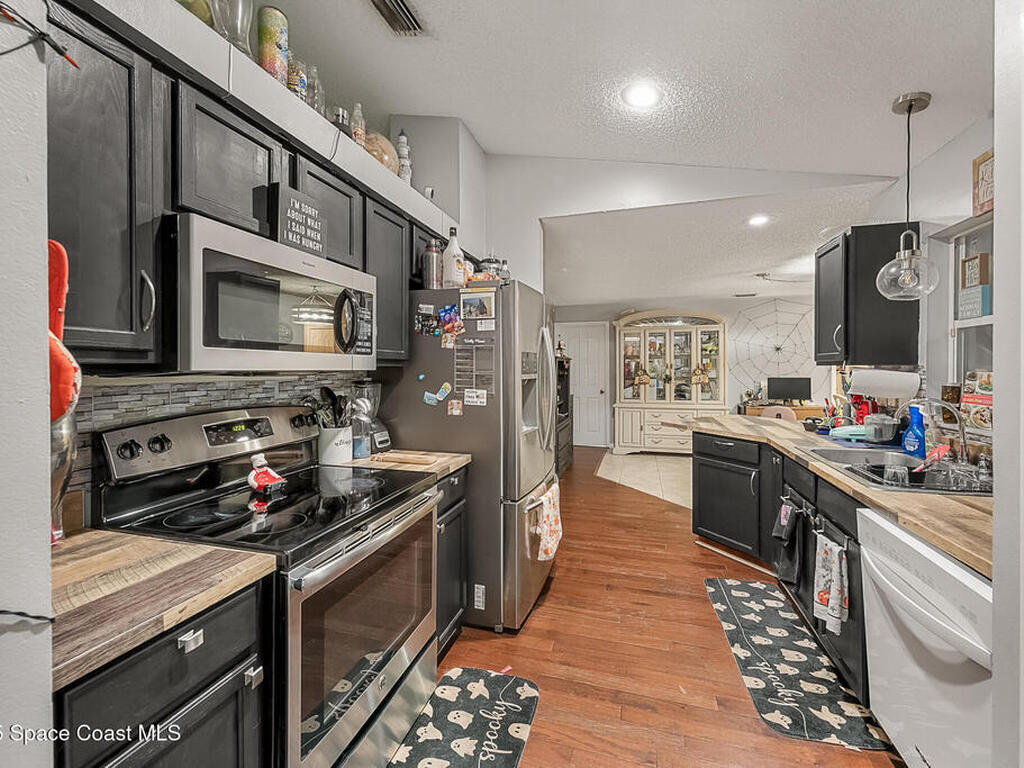 823 Hunters Creek Drive, Melbourne, FL 32904