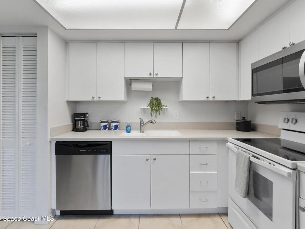 1145 N Shannon Avenue, Indialantic, FL 32903