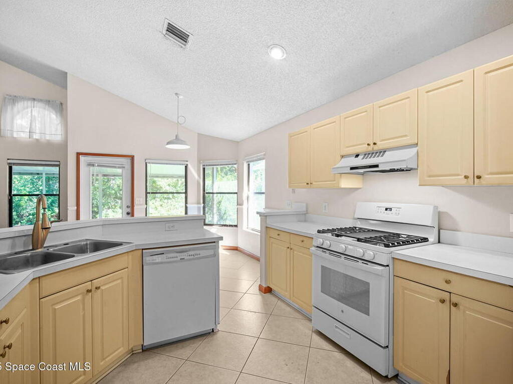 2901 Pebble Creek Street, Melbourne, FL 32935