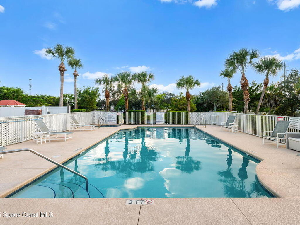 800 Del Rio Way, Merritt Island, FL 32953